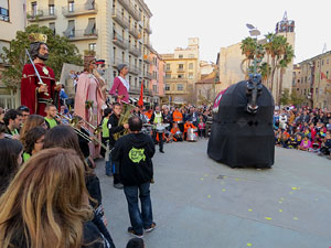 Fires 2015. Cercavila d'inici de Fires amb Fal&middot;lera Gironina, els gegants de Santa Eug&egrave;nia, els gegants de l'Esquerra del Ter, la Mula Baba i la Girona Marxing Band
