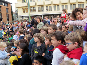 Fires 2015. Cercavila d'inici de Fires amb Fal&middot;lera Gironina, els gegants de Santa Eug&egrave;nia, els gegants de l'Esquerra del Ter, la Mula Baba i la Girona Marxing Band