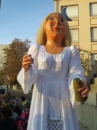 La geganta na G&egrave;nia, la Nimfa de la Monar, de Santa Eug&egrave;nia de Ter