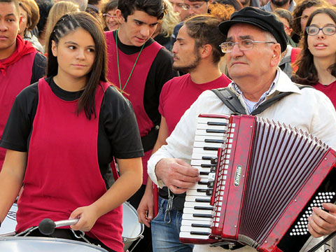 La m&uacute;sica dels gegants de Santa Eug&egrave;nia de Ter a la pla&ccedil;a Constituci&oacute;