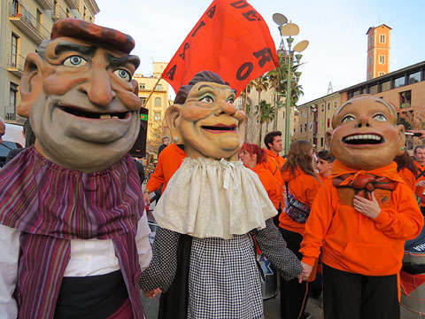 Els capgrossos de l'Esquerra del Ter a la pla&ccedil;a Constituci&oacute;
