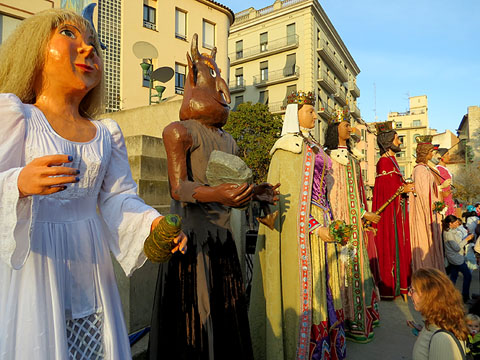 Plantada de gegants a la pla&ccedil;a Constituci&oacute;