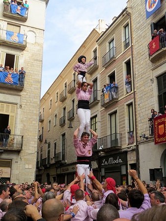 Entrada a la pla&ccedil;a del pilar dels Minyons de Terrassa