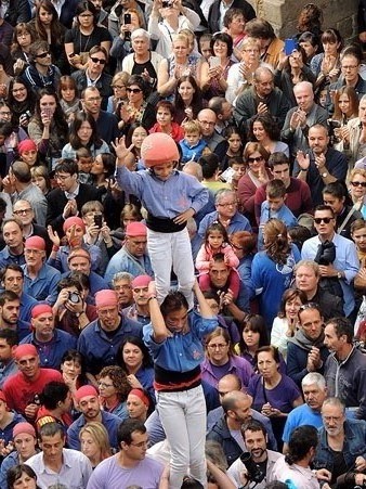 Entrada a la pla&ccedil;a del pilar dels Marrecs de Salt