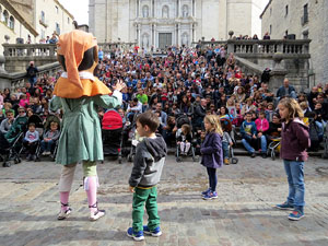 Fires 2015. Passejada pel Barri Vell amb els capgrossos de Girona