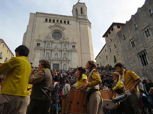 Fires 2015. Passejada pel Barri Vell amb els capgrossos de Girona