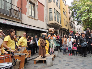 Fires 2015. Passejada pel Barri Vell amb els capgrossos de Girona
