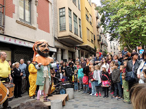 Fires 2015. Passejada pel Barri Vell amb els capgrossos de Girona