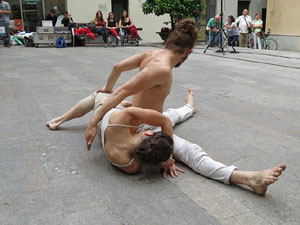 inund'ART 2016. Dansa a la pla&ccedil;a Mercaders amb Agitart