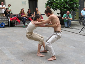 inund'ART 2016. Dansa a la pla&ccedil;a Mercaders amb Agitart