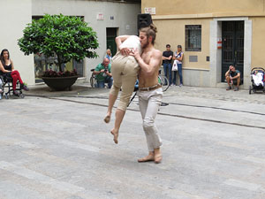 inund'ART 2016. Dansa a la pla&ccedil;a Mercaders amb Agitart