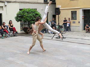 inund'ART 2016. Dansa a la pla&ccedil;a Mercaders amb Agitart