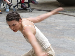 inund'ART 2016. Dansa a la pla&ccedil;a Mercaders amb Agitart