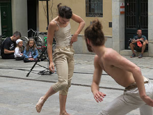 inund'ART 2016. Dansa a la pla&ccedil;a Mercaders amb Agitart