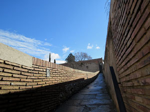 Itinerari de la Muralla. La torre i el portal dels Socors