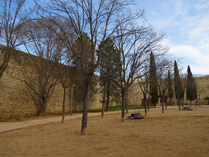 Itinerari de la Muralla. La torre i el portal dels Socors