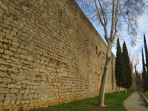 Itinerari de la Muralla. La torre i el portal dels Socors