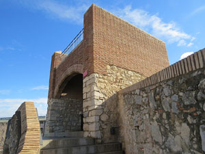 Itinerari de la Muralla. La torre i el portal dels Socors