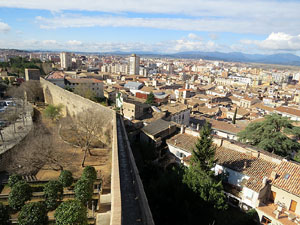 Itinerari de la Muralla. La torre i el portal dels Socors