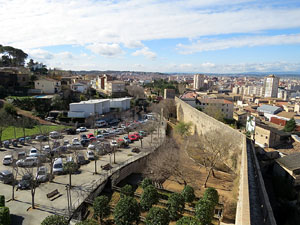 Itinerari de la Muralla. La torre i el portal dels Socors