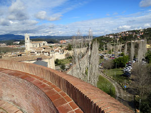 Itinerari de la Muralla. La torre i el portal dels Socors