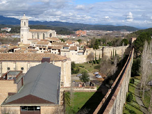 Itinerari de la Muralla. La torre i el portal dels Socors