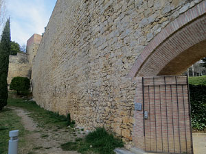 Itinerari de la Muralla. Des de la torre de Sant Domènec a la del Llamp