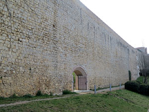 Itinerari de la Muralla. Des de la torre de Sant Domènec a la del Llamp