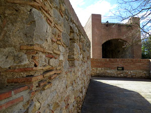 Itinerari de la Muralla. Des de la torre de Sant Domènec a la del Llamp