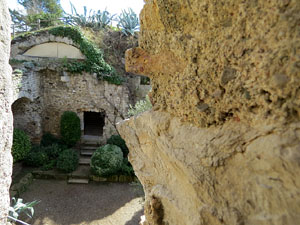 Itinerari de la Muralla. Des de la torre de Sant Domènec a la del Llamp