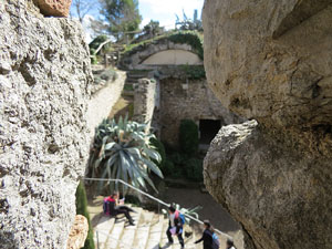 Itinerari de la Muralla. Des de la torre de Sant Domènec a la del Llamp
