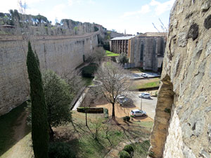 Itinerari de la Muralla. Des de la torre de Sant Domènec a la del Llamp