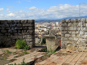 Itinerari de la Muralla. Des de la torre de Sant Domènec a la del Llamp