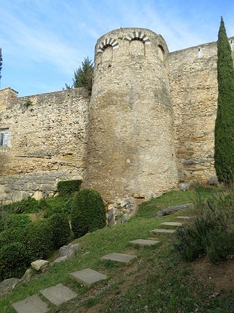 Torre de les &Agrave;ligues dins el recinte de Sant Dom&egrave;nec