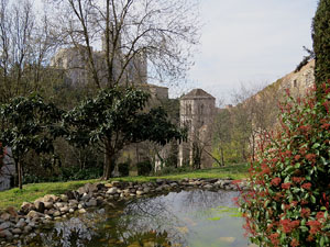 Itinerari de la Muralla. Des del monestir de Sant Pere de Galligants fins a la plaça de Sant Pere