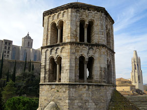 Itinerari de la Muralla. Des del monestir de Sant Pere de Galligants fins a la plaça de Sant Pere