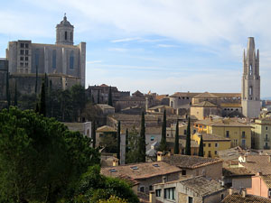 Itinerari de la Muralla. Des del monestir de Sant Pere de Galligants fins a la plaça de Sant Pere