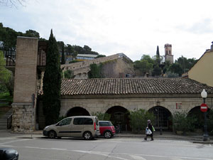 Itinerari de la Muralla. Des del monestir de Sant Pere de Galligants fins a la plaça de Sant Pere