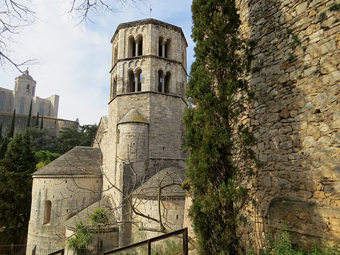 Tram actual inicial de la muralla, a tocar el monestir de Sant Pere de Galligants