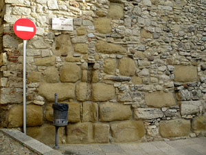 Itinerari de la Muralla. Muralles i defenses d'època romana (segle I aC i segle III dC)