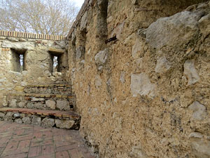 Itinerari de la Muralla. La torre i el portal dels Socors