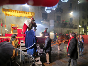 La Cavalcada de Reis 2016. Arribada a la pla&ccedil;a del Vi i rebuda de l'alcalde