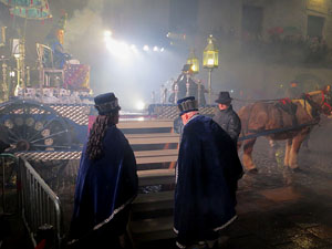 La Cavalcada de Reis 2016. Arribada a la pla&ccedil;a del Vi i rebuda de l'alcalde