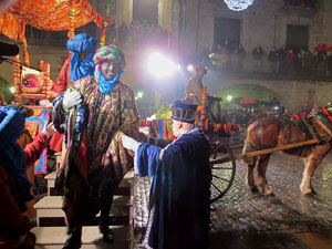 La Cavalcada de Reis 2016. Arribada a la pla&ccedil;a del Vi i rebuda de l'alcalde