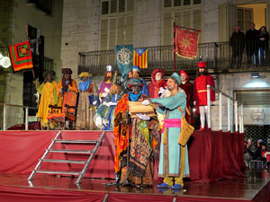 La Cavalcada de Reis 2016. Arribada a la pla&ccedil;a del Vi i rebuda de l'alcalde