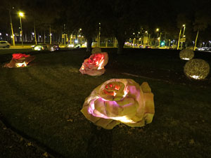 Nadal 2015 a Girona. Decoraci&oacute; nadalenca a les rotondes d'entrada a Girona