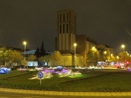 Nadal 2015 a Girona. Decoraci&oacute; nadalenca a les rotondes d'entrada a Girona