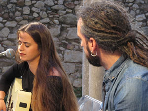 Nit dels Museus 2016. Museu d'Hist&ograve;ria de Girona. Actuaci&oacute, d'Emma Youth