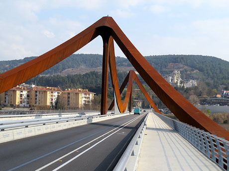 Ponts de Girona. El pont de l'Aurora en el l&iacute;mit dels barris de Pedret i Pont Major