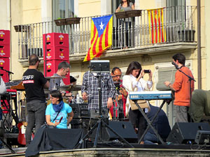 Festival Strenes 2016. Concert inaugural al terrat del punt d'Informaci&oacute; de la Rambla a c&agrave;rrec de Love of Lesbian